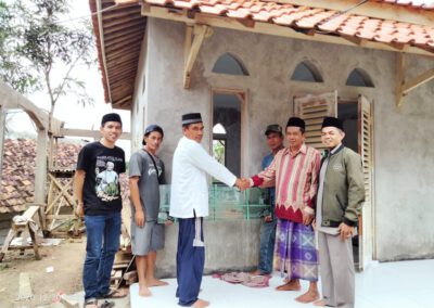 MUI Desa Gunungguruh Lakukan Syafari Dan Pemberian Kaca Berlafadz Kepada Masjid Jami Yang Sedang Di Perbaiki