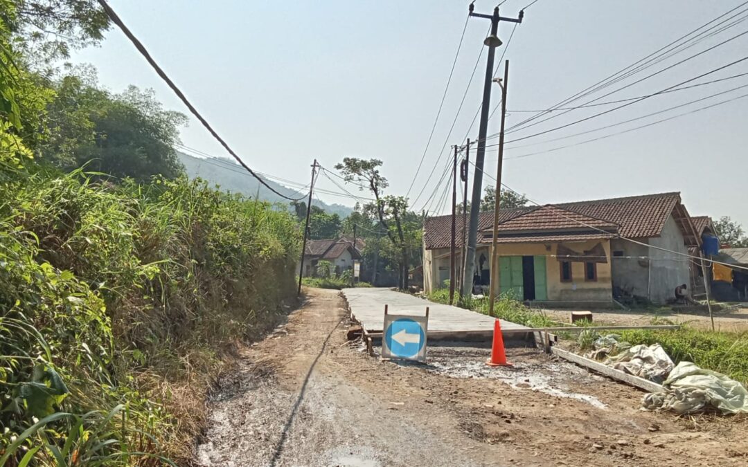 Peningkatan Jalan Beton Babakan–Cipeundeuy Tingkatkan Akses dan Kenyamanan Masyarakat